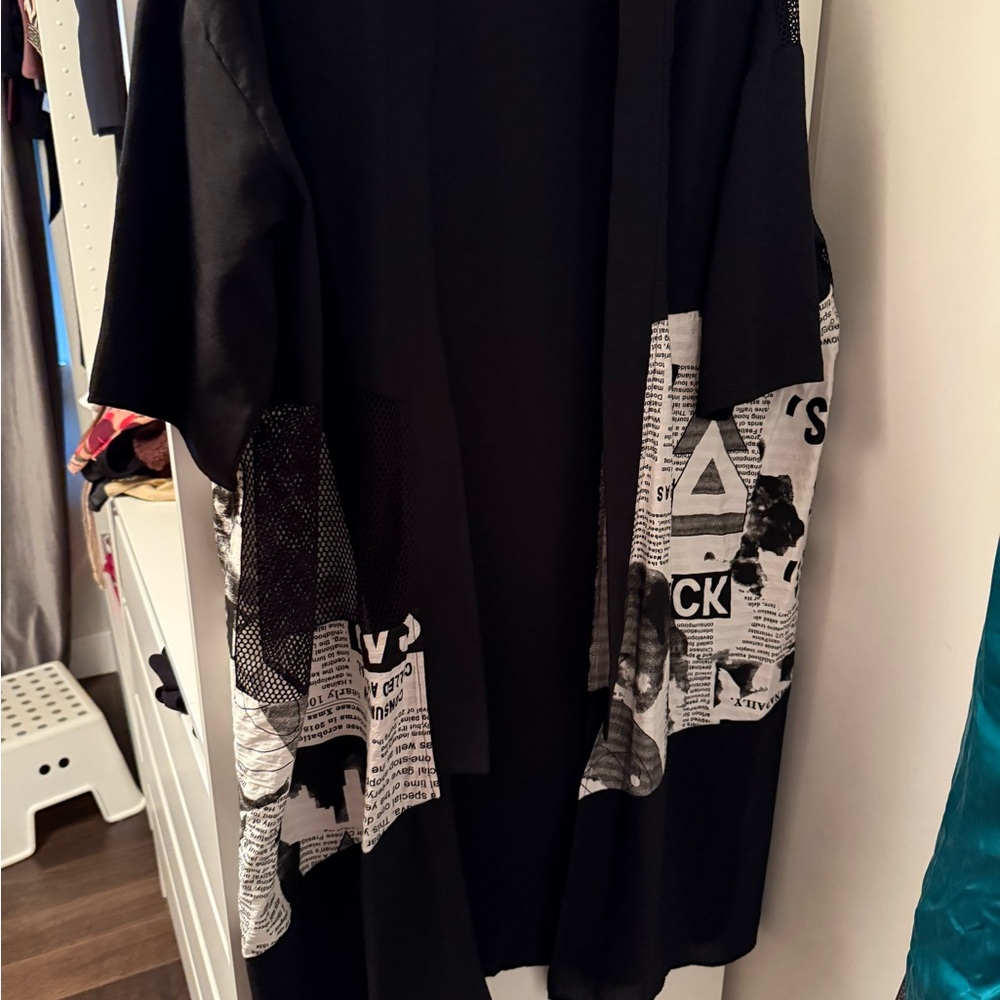 Black Graphic Print Kimono